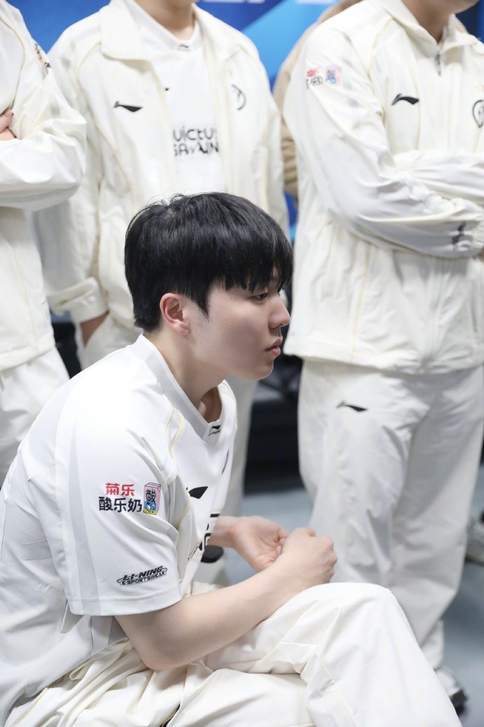 不敌WBG后IG发布赛场返图：折锋未折气，敛志更砺心