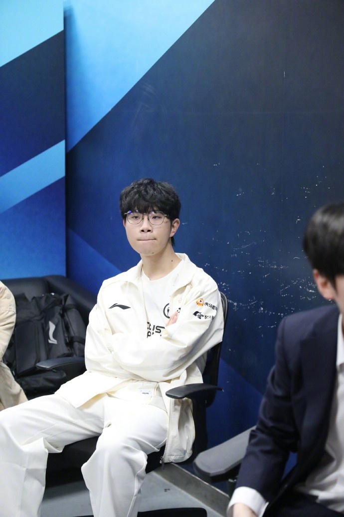 不敌WBG后IG发布赛场返图：折锋未折气，敛志更砺心